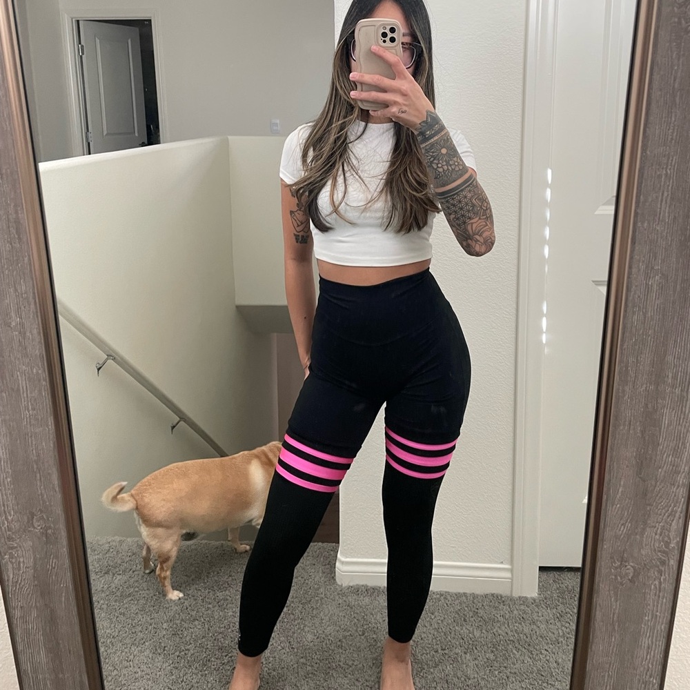 Bombshell pink stripped gym leggings
